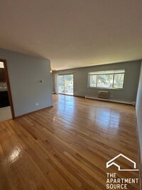 Building Photo - 1026 S River Rd
