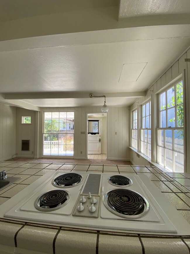 Building Photo - 190 W K St