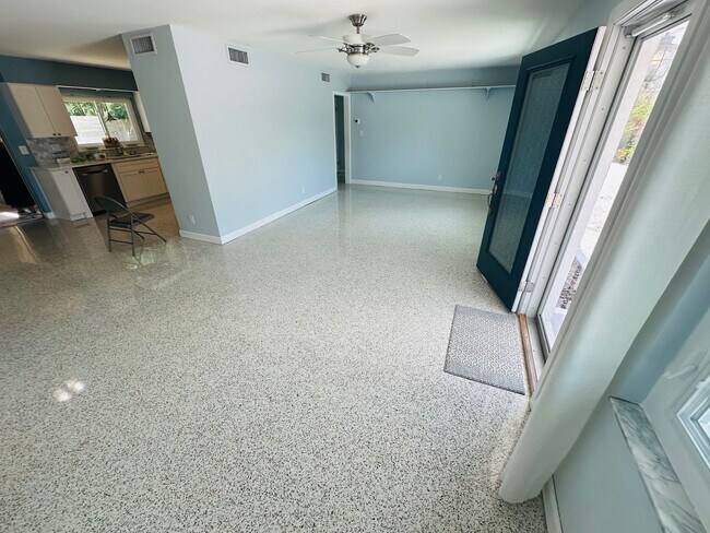 Building Photo - 385 S Tessier Dr