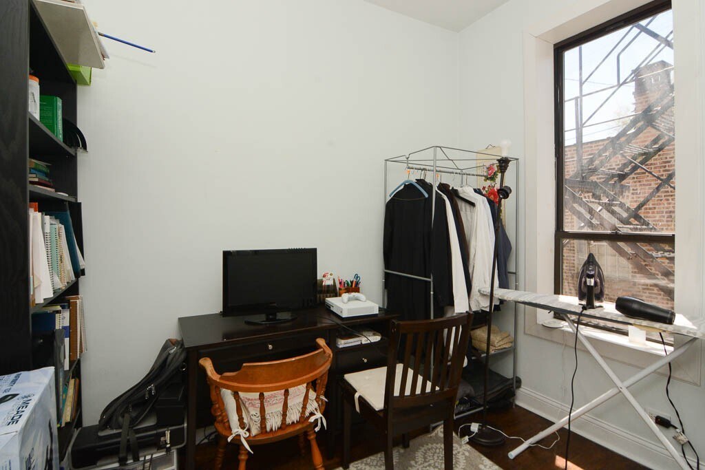 Building Photo - 2347 W 24th Pl