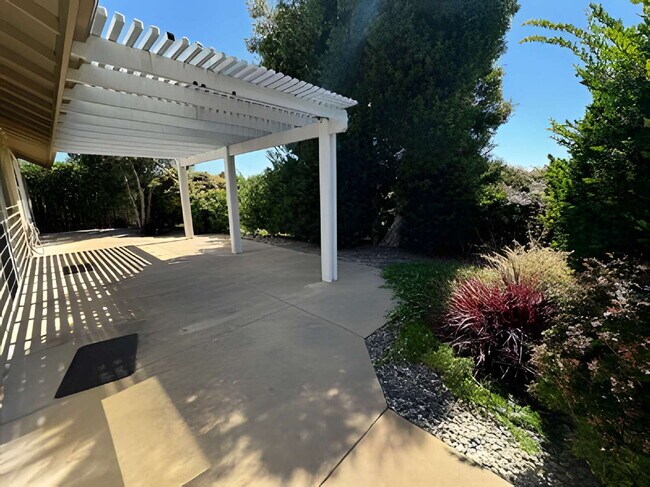 Building Photo - Prestigious Highlands Home for Lease