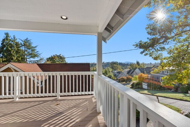 Building Photo - 3Bd/2.5Ba Seattle House
