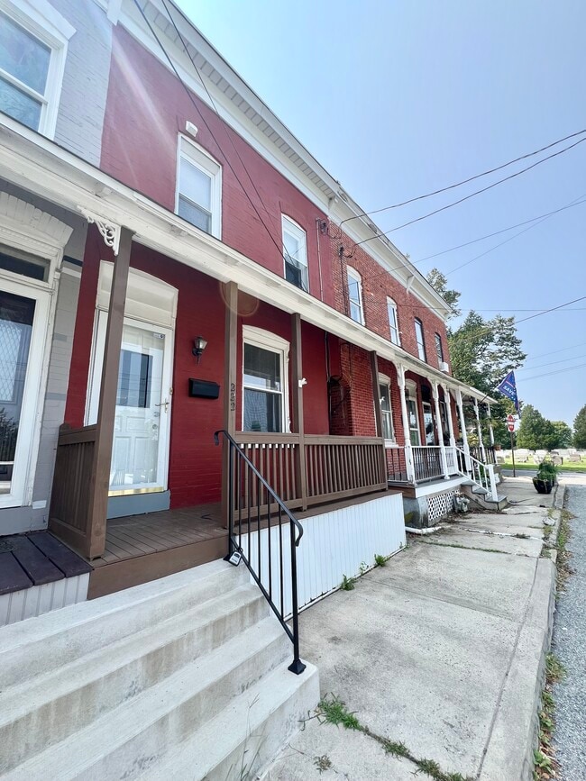 Building Photo - 222 Milligan St