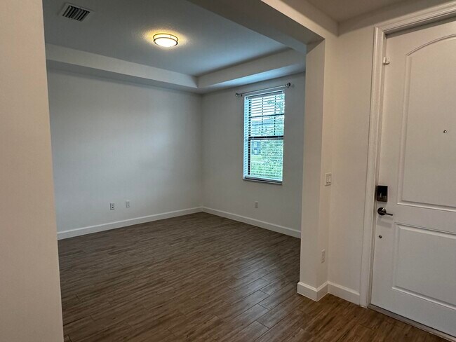 Building Photo - 1307 Whitcombe Dr