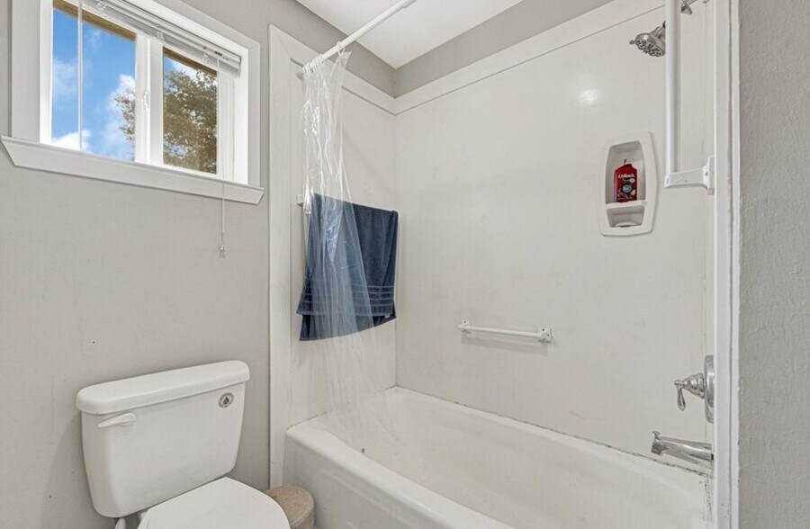 Building Photo - 1109 Frances Dr