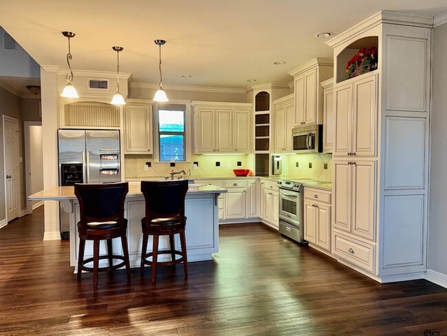 Building Photo - 3815 Holly Ridge Dr