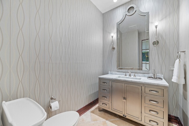 Building Photo - 493 Hazel Ave