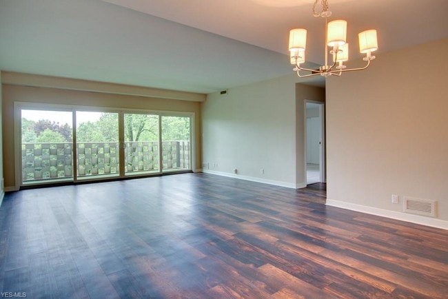 Building Photo - 275 N Portage Path