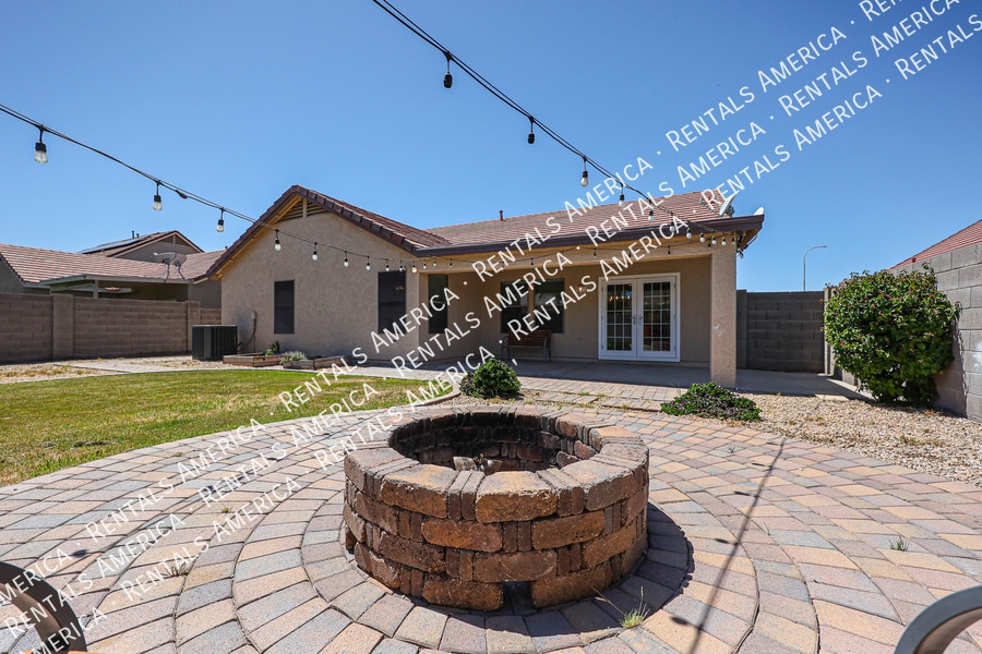 Building Photo - 6671 S Danielson Way