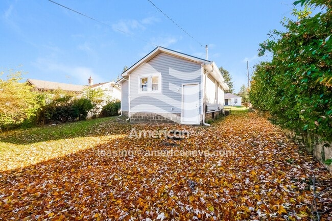 Building Photo - 3772 N Parker Ave