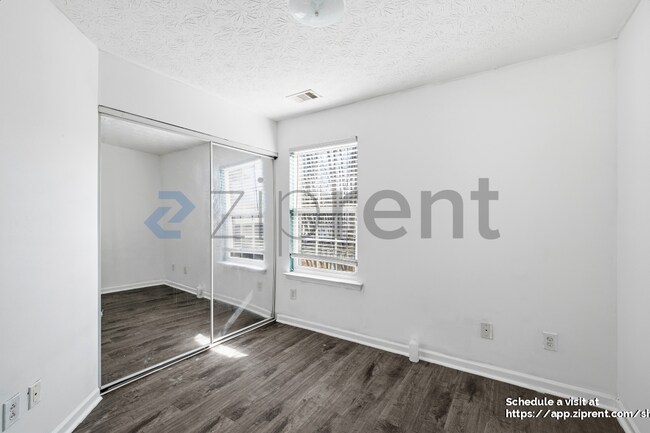 Building Photo - 122 Swanee Ln