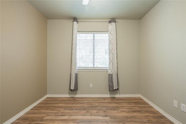 Building Photo - No Carpet! Tons of Space! Beautiful backya...