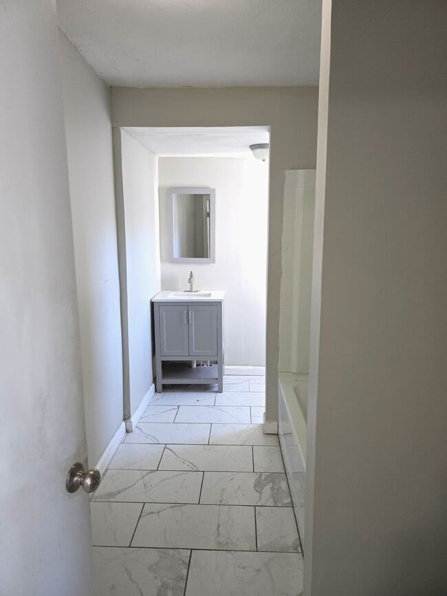 Building Photo - 150 Sisson St