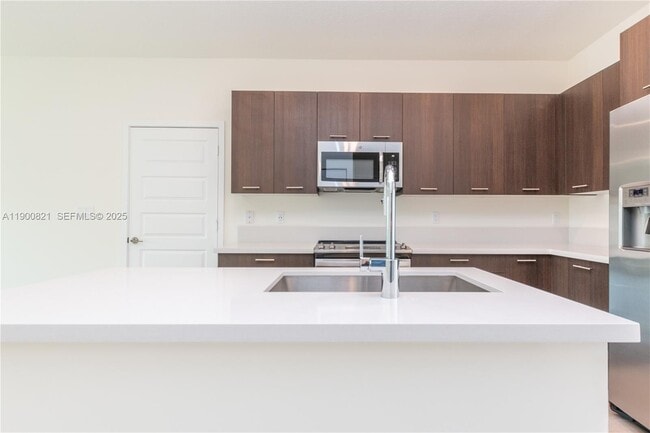 Building Photo - 4640 NW 84th Ave