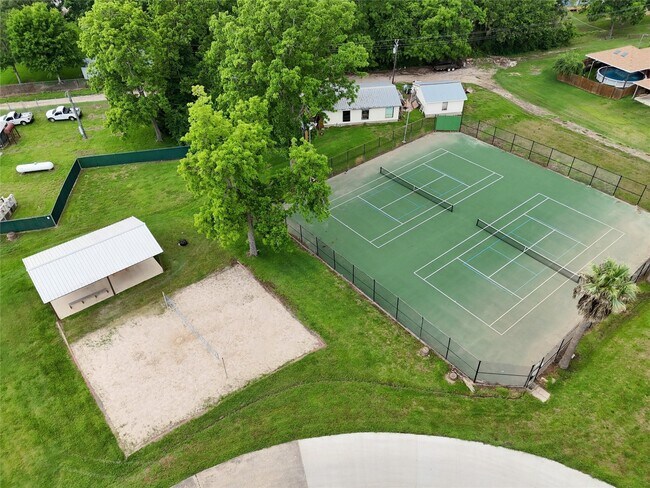 Building Photo - 445 Carolcrest Ln