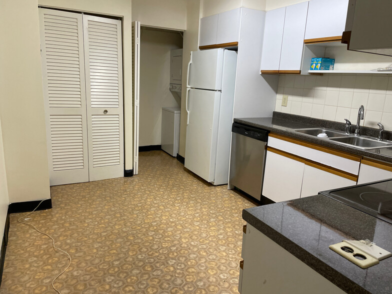 Kitchen - 1265 Beacon St