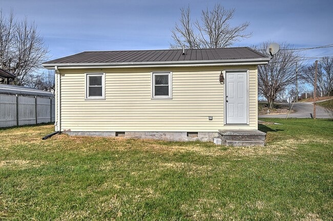 Building Photo - 214 Taylor Ave