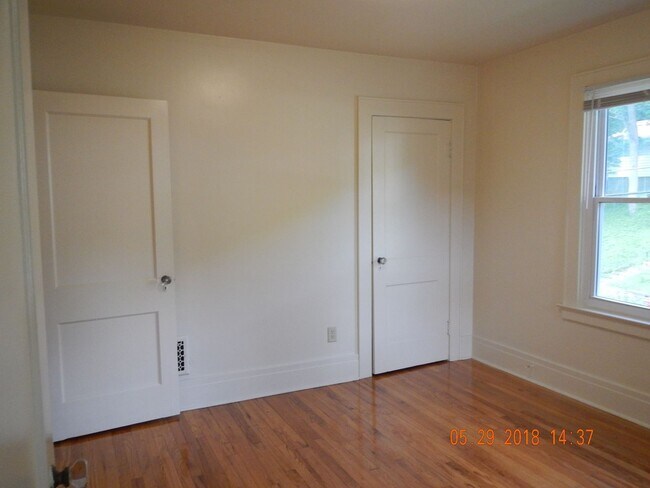 Building Photo - 210 Clarke St