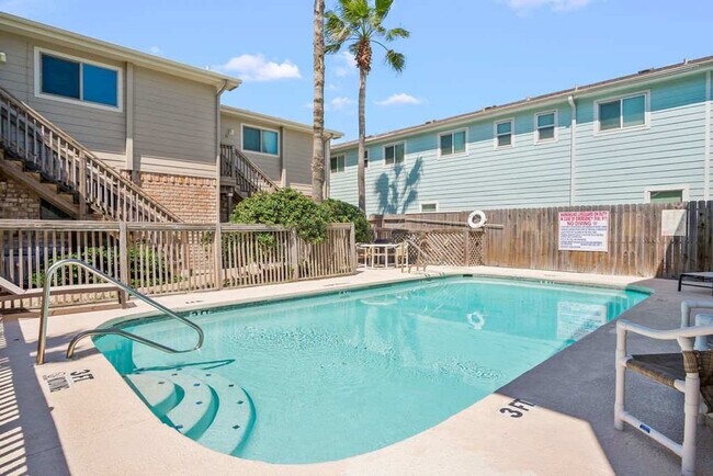 Building Photo - 15209 Leeward Dr