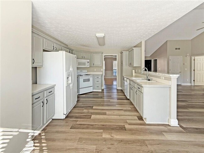 Building Photo - 3028 Express Ln NE