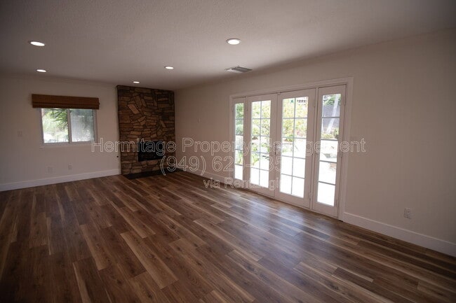 Building Photo - 1226 E Ensign Cir