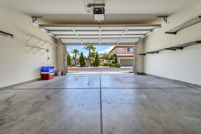Building Photo - Stunning Gated Community in Summerlin!