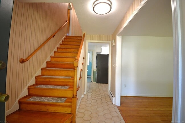 Building Photo - 18 Overbrook Rd