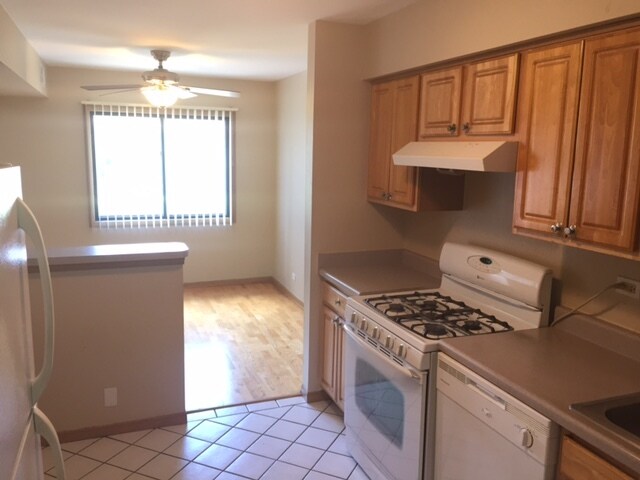 Building Photo - 3000 Bayside Dr