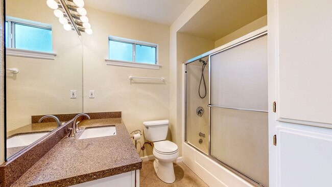 Building Photo - 1133 Edwards St