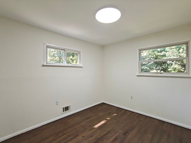 Building Photo - 20 N New Prospect Rd
