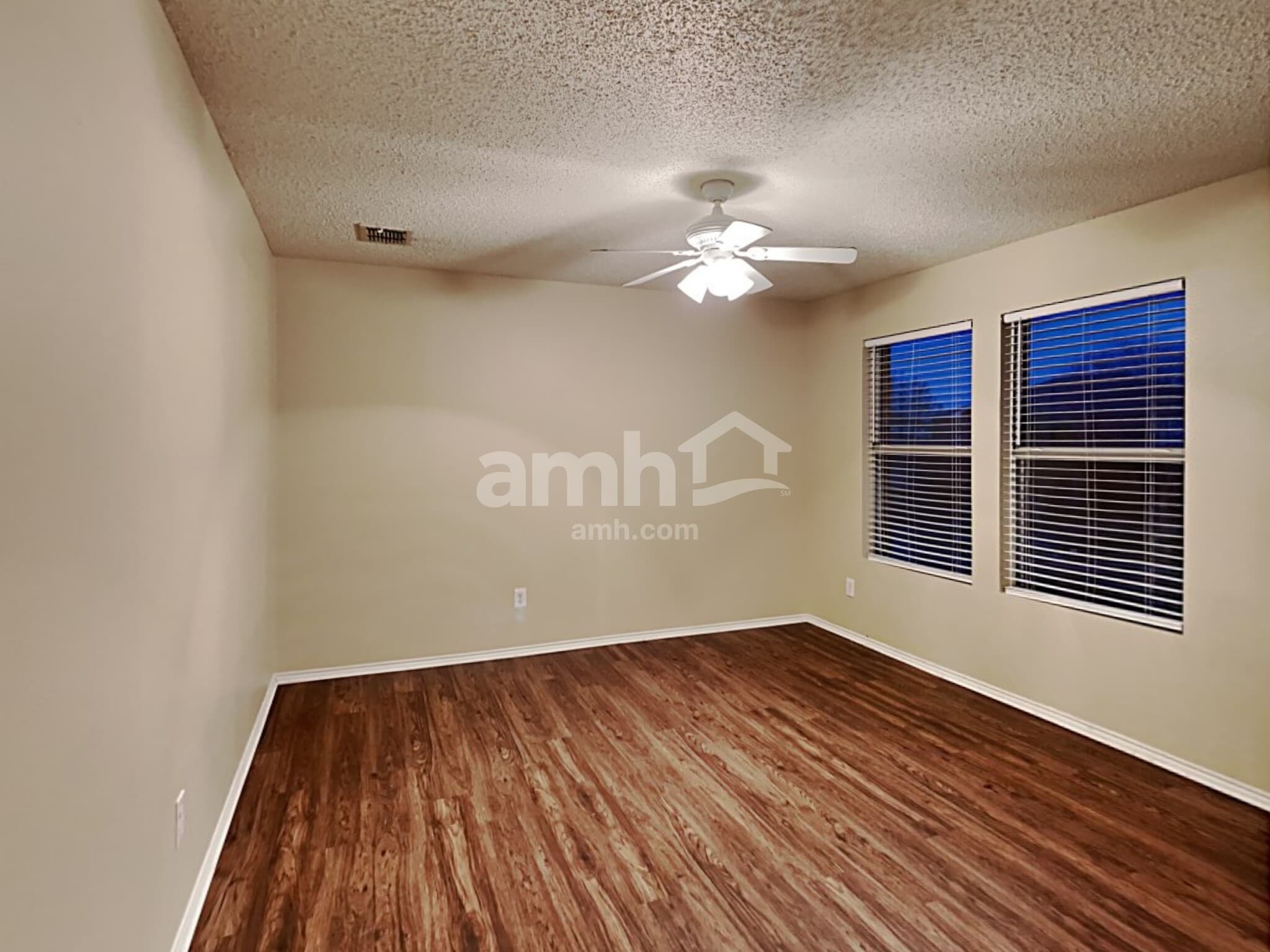 Building Photo - 1528 Englewood Dr