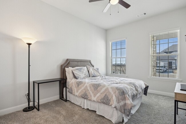 Building Photo - 1124 Macgregor Ln
