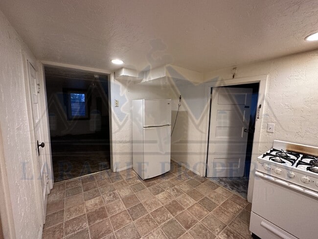 Building Photo - Basement Studio Apartment