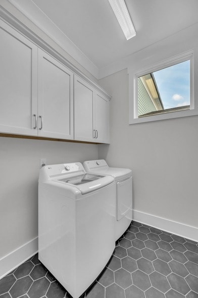 Building Photo - 5045 Kathryn Ave