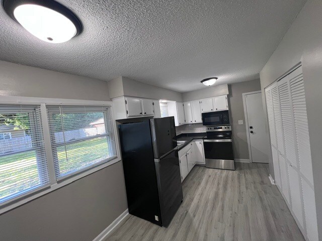 Building Photo - 1418 Dobbins Dr