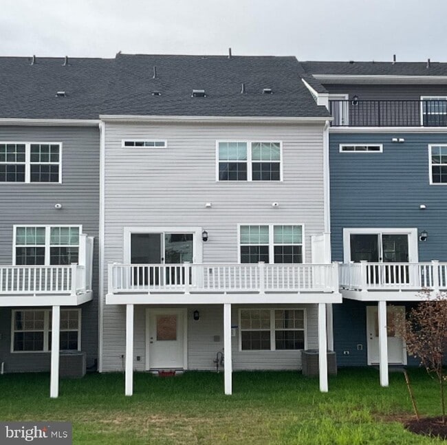Building Photo - 2257 Marcy Dr