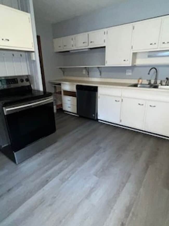 Building Photo - 3 Bedroom House for Rent