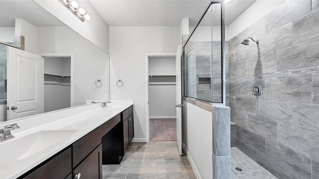 Building Photo - 1941 Colonial Ave