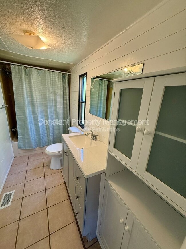 Building Photo - 491 Johnny Cut Rd