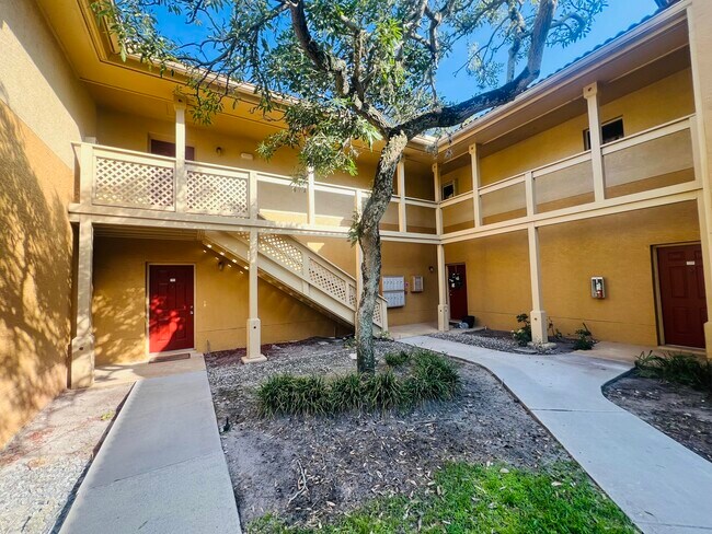Building Photo - 4791 Via Palm Lakes Via