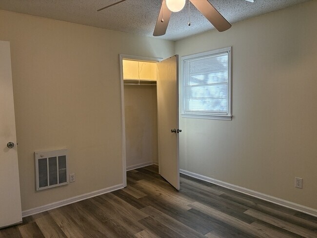 Building Photo - 2 Bedroom 2 Bathroom