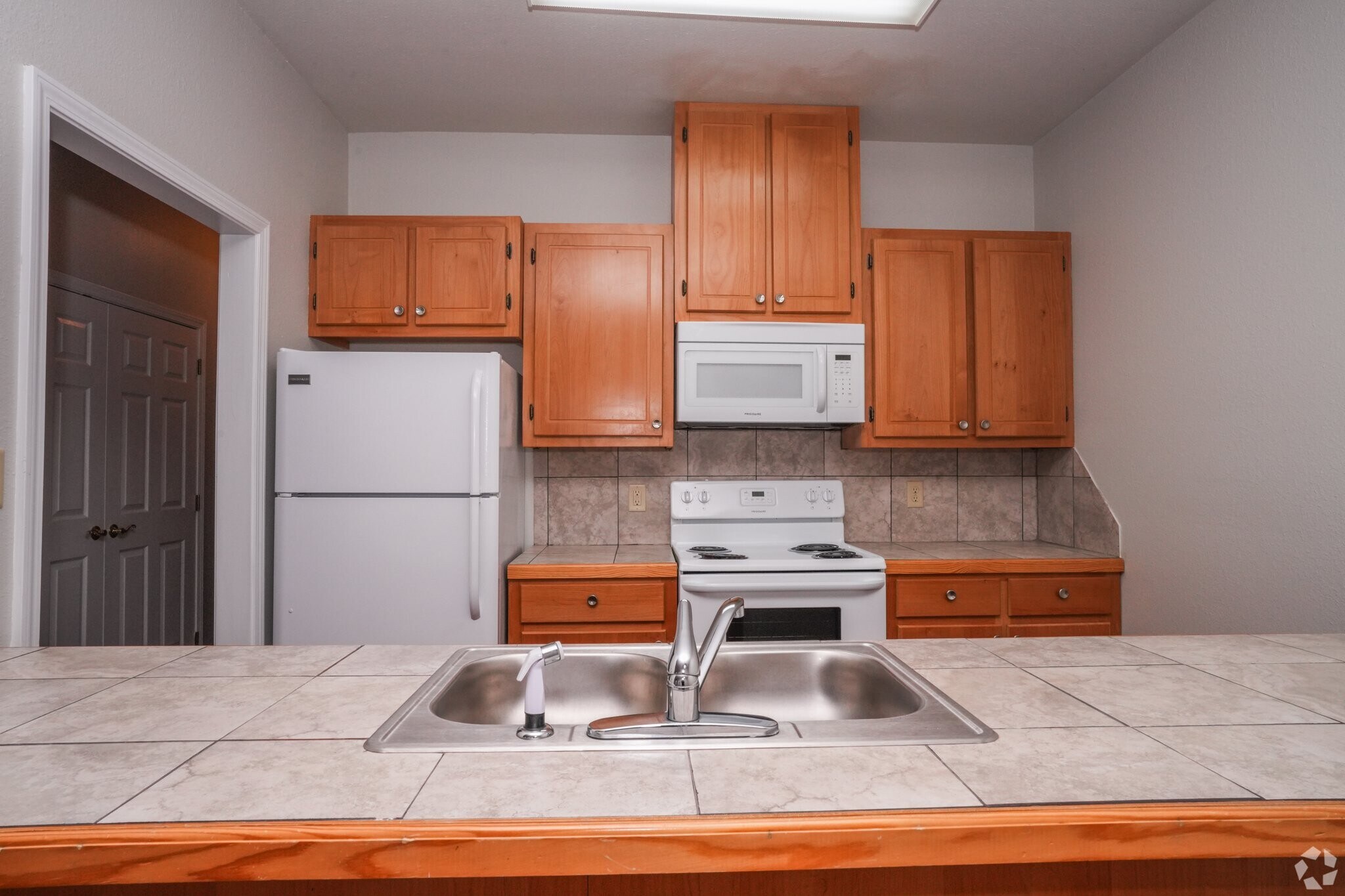 Building Photo - 621 Fieldstone Ln