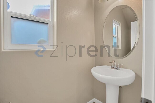 Building Photo - 10586 N Whitney Ave
