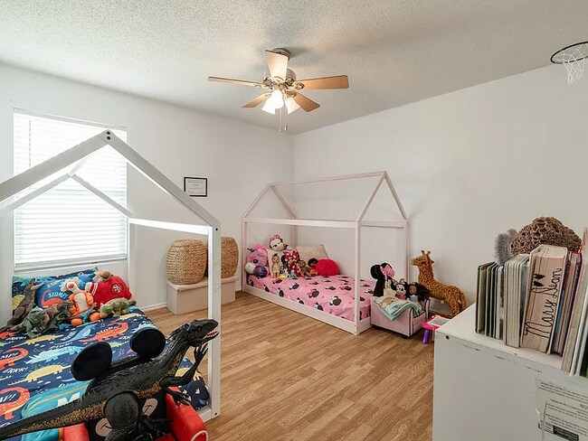 Building Photo - 1435 Greenbrook Dr