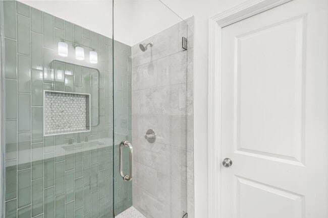 Building Photo - 1223 Oakland Dr SW