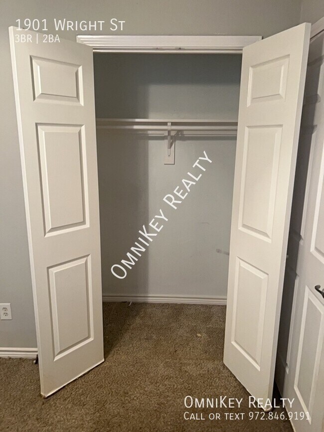 Building Photo - 1901 Wright St