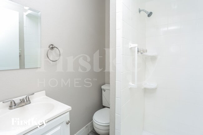 Building Photo - 604 Stonewall Dr