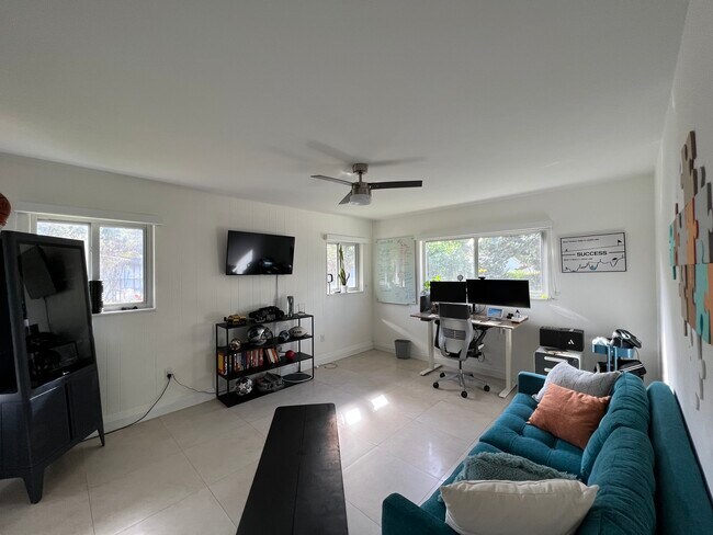 Building Photo - 9840 SW 69th Ave