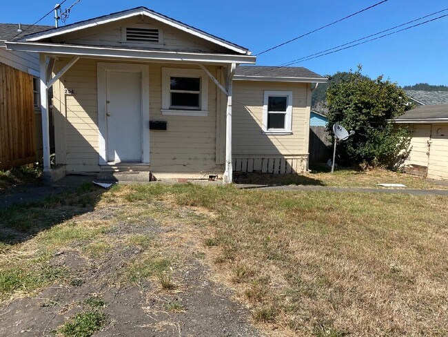 Primary Photo - Single Home in Rio Dell with a large Yard!