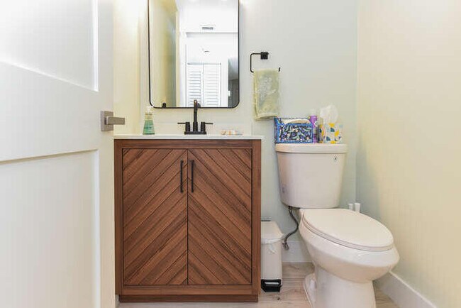 Building Photo - 1605 S US Hwy 1